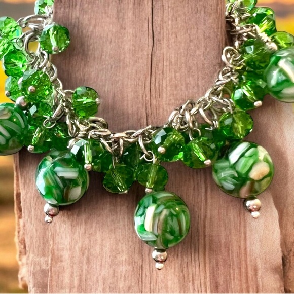 Green glass and swarovski crystal charm bracelet. Recycled green bottle glass. - Picture 9 of 16